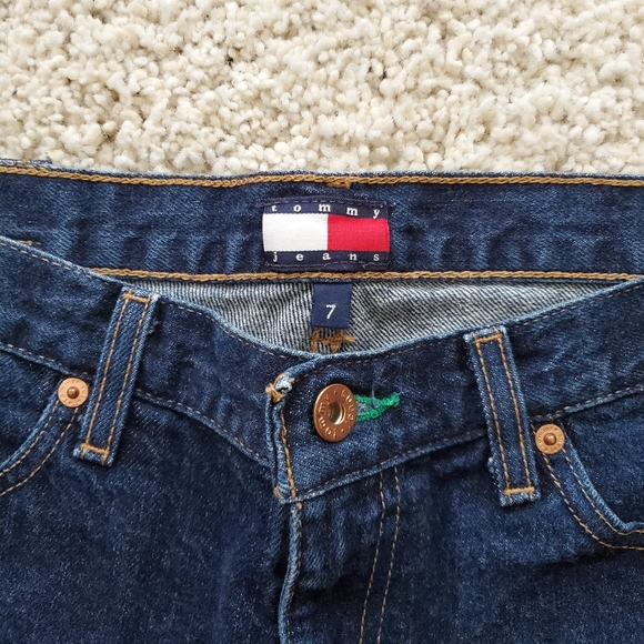 Tommy Hilfiger frayed hem mid-rise shorts - Picture 4 of 5